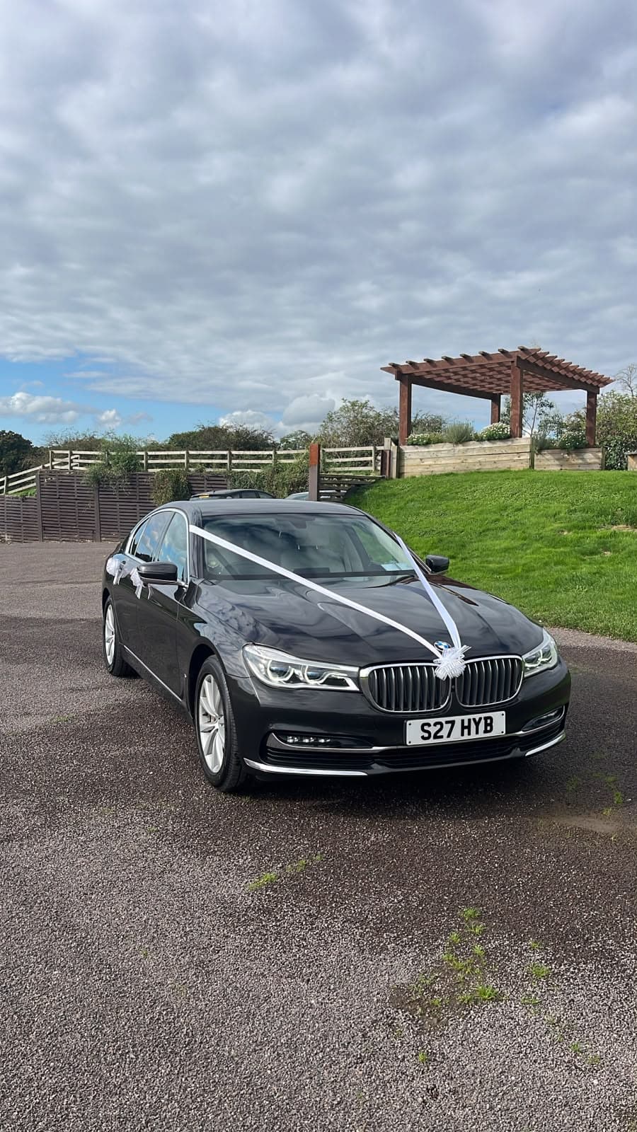 BMW 7 Series dressed for a wedding